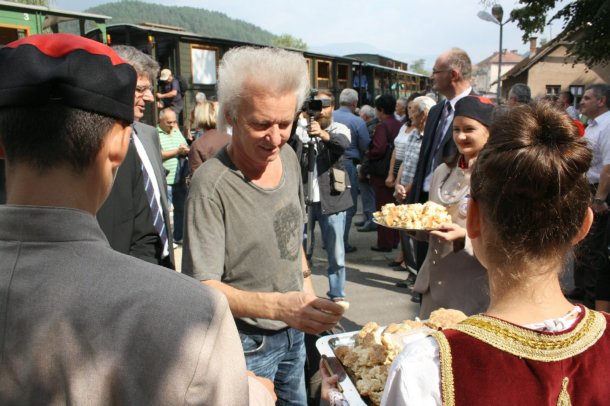 Švajcarski turisti su dočekani uz tradicionalnu srpsku pogaču