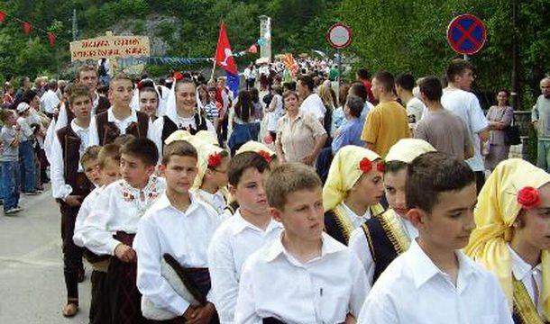 Defile folklorista Višegradom