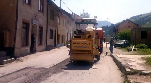 Asfaltiranje ulica u Foči