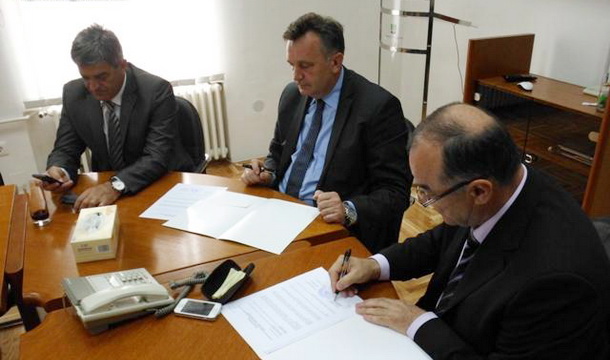 Potpisivanje protokola - Tomislav Puhalac