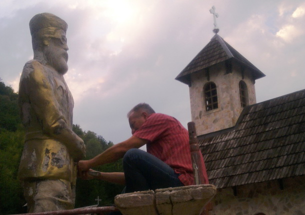 Rekonstrukcija spomenika Draža Mahailovića