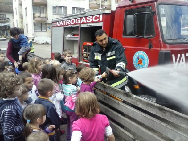 Djeca i vatrogasci