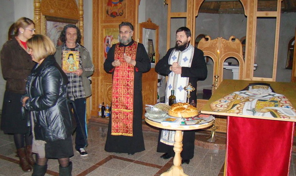 Akatist u crkvi na Crkvinama