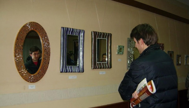 Izložba ogledala u Foči