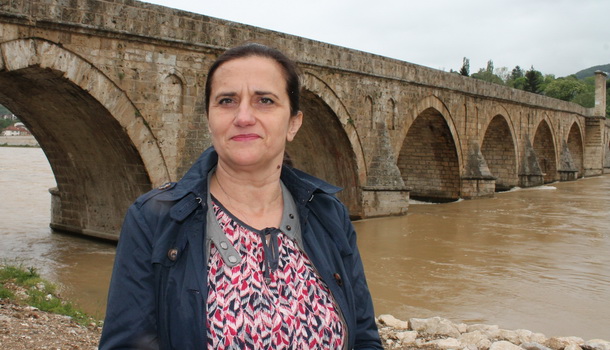 Milijana Okilj pored ćuprije