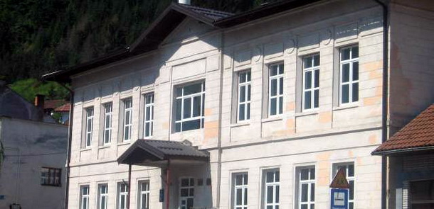 Srednja škola u Čajniču