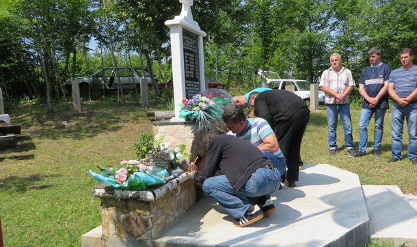 Spomenik u Trnovu kod Rogatice