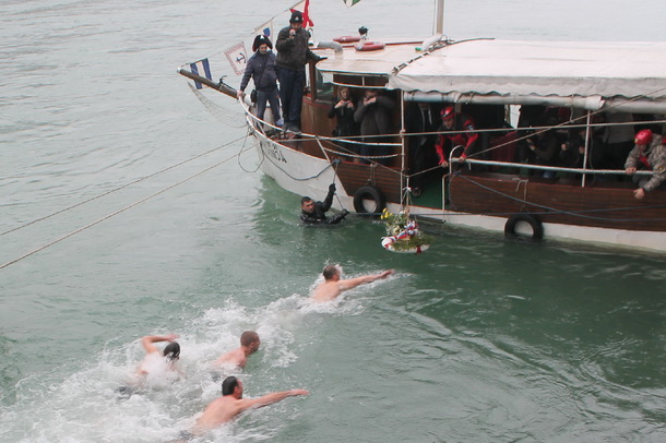Plivanje za krst u Visegradu (2)