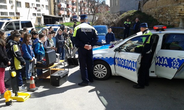 Djeca i policija u Foci