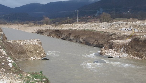 Most za Krmcice odnijela voda