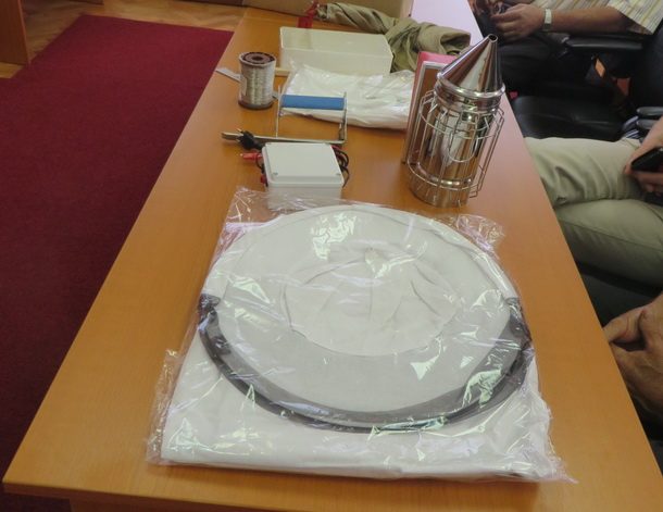 Japanci pcelarima u Rogi (2)