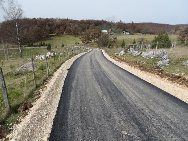 asfaltirtanje-puta-za-mandre-3