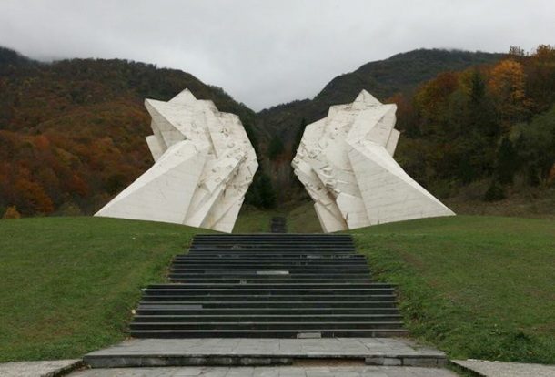 spomenik-glavna-650x441