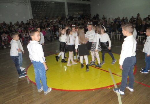 Nakon apela za pomoć Milošu Božoviću – Iz Osnovne škole u Rogatici preko 4000 maraka [FOTO]