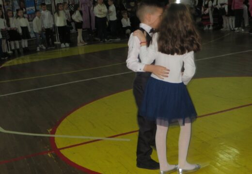 Nakon apela za pomoć Milošu Božoviću – Iz Osnovne škole u Rogatici preko 4000 maraka [FOTO]