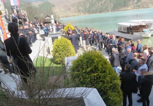 Stari Brod u kanjonu Drine – Parastos starobrodskim mučenicima [FOTO] (VIDEO)