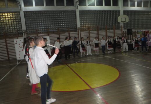 Nakon apela za pomoć Milošu Božoviću – Iz Osnovne škole u Rogatici preko 4000 maraka [FOTO]