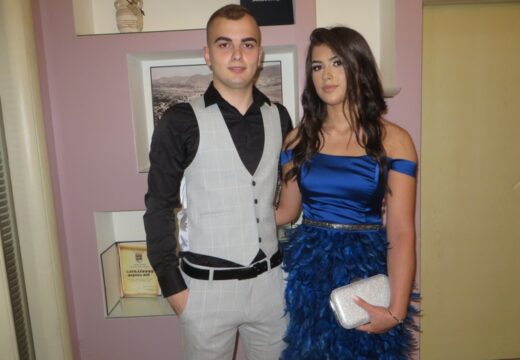 Matursko veče srednjoškolaca u Rogatici – Parada mladosti i ljepote [FOTO]