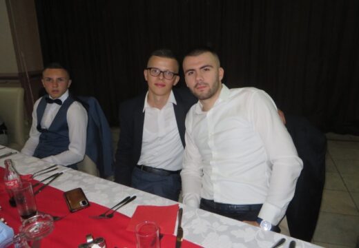 Matursko veče srednjoškolaca u Rogatici – Parada mladosti i ljepote [FOTO]