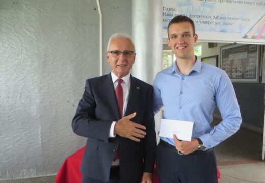 Okončano školovanje još jedne generacije srednjoškolaca u Rogatici – Radoš Mališić ponio pregršt priznanja [FOTO]