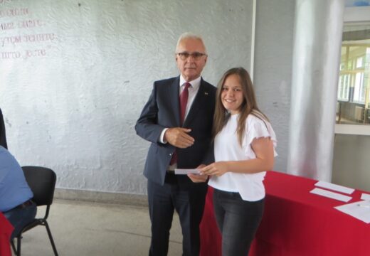 Okončano školovanje još jedne generacije srednjoškolaca u Rogatici – Radoš Mališić ponio pregršt priznanja [FOTO]