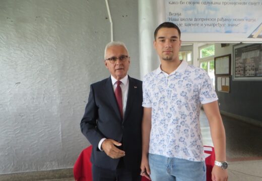 Okončano školovanje još jedne generacije srednjoškolaca u Rogatici – Radoš Mališić ponio pregršt priznanja [FOTO]