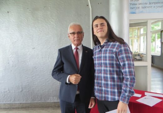 Okončano školovanje još jedne generacije srednjoškolaca u Rogatici – Radoš Mališić ponio pregršt priznanja [FOTO]