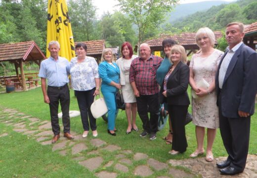 Juče poslije podne i sinoć u Ziličini kod Rogatice – Susret maturanata iz 1983. godine [FOTO]