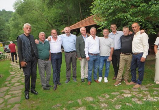Juče poslije podne i sinoć u Ziličini kod Rogatice – Susret maturanata iz 1983. godine [FOTO]