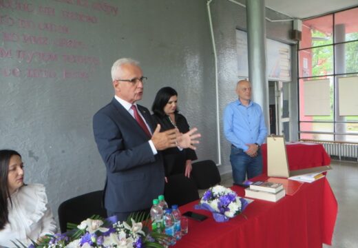 Okončano školovanje još jedne generacije srednjoškolaca u Rogatici – Radoš Mališić ponio pregršt priznanja [FOTO]