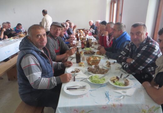 Uz još  jedno druženje mještana Sjevrska kod Borika – Pjesmom okončali radnu akciju [FOTO]