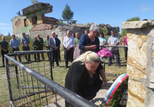 Zlovrh kod Žepe – Sjećanje i parastos za žrtve NATO bombardovanja [FOTO]