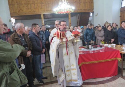 Bogojavljenje u Rogatici – Osvećena voda otišla u brojna domaćinstva [FOTO]