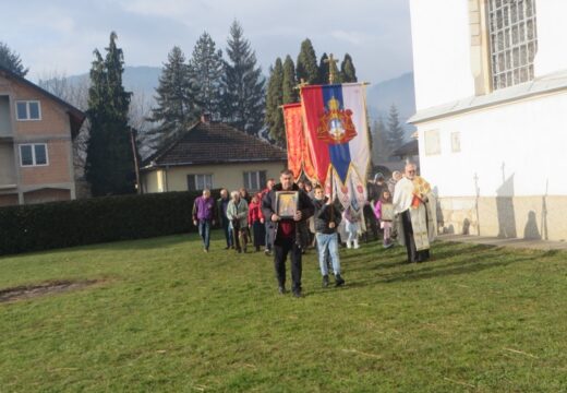 Bogojavljenje u Rogatici – Osvećena voda otišla u brojna domaćinstva [FOTO]