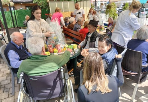 Budući doktori u posjeti Domu staraca „Sunce“ u Rogatici [FOTO]