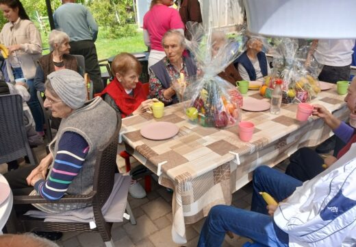 Budući doktori u posjeti Domu staraca „Sunce“ u Rogatici [FOTO]