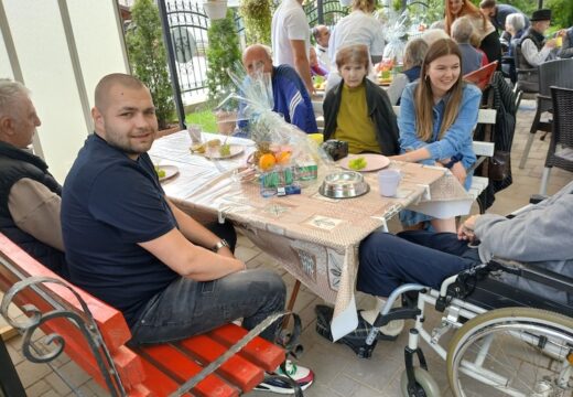 Budući doktori u posjeti Domu staraca „Sunce“ u Rogatici [FOTO]