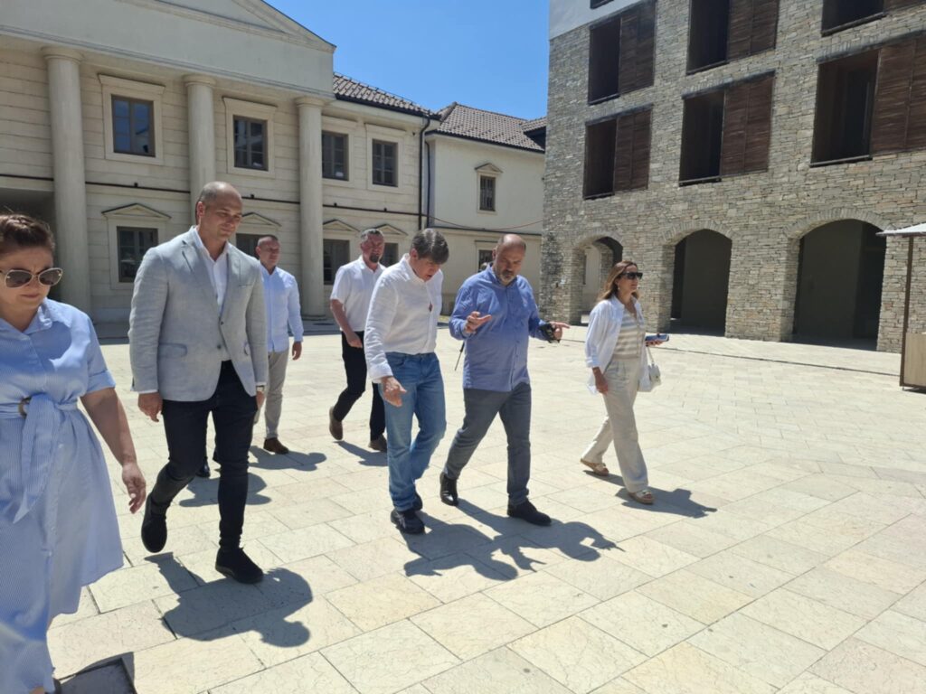 Blagojević stigao u Višegrad, u toku sastanak sa načelnikom opštine