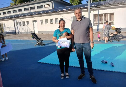 Konferencija beba – Aplauzi i nagrade za porodicu Mijatović [FOTO]