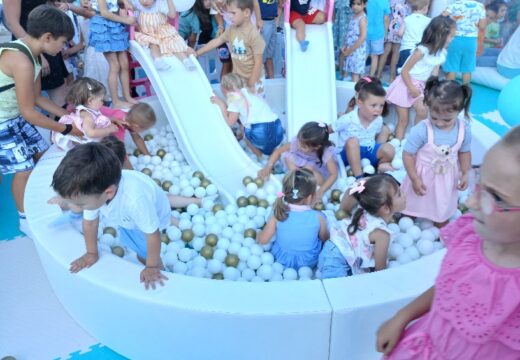 Konferencija beba – Aplauzi i nagrade za porodicu Mijatović [FOTO]