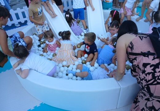 Konferencija beba – Aplauzi i nagrade za porodicu Mijatović [FOTO]