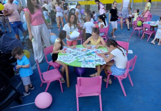 Konferencija beba – Aplauzi i nagrade za porodicu Mijatović [FOTO]