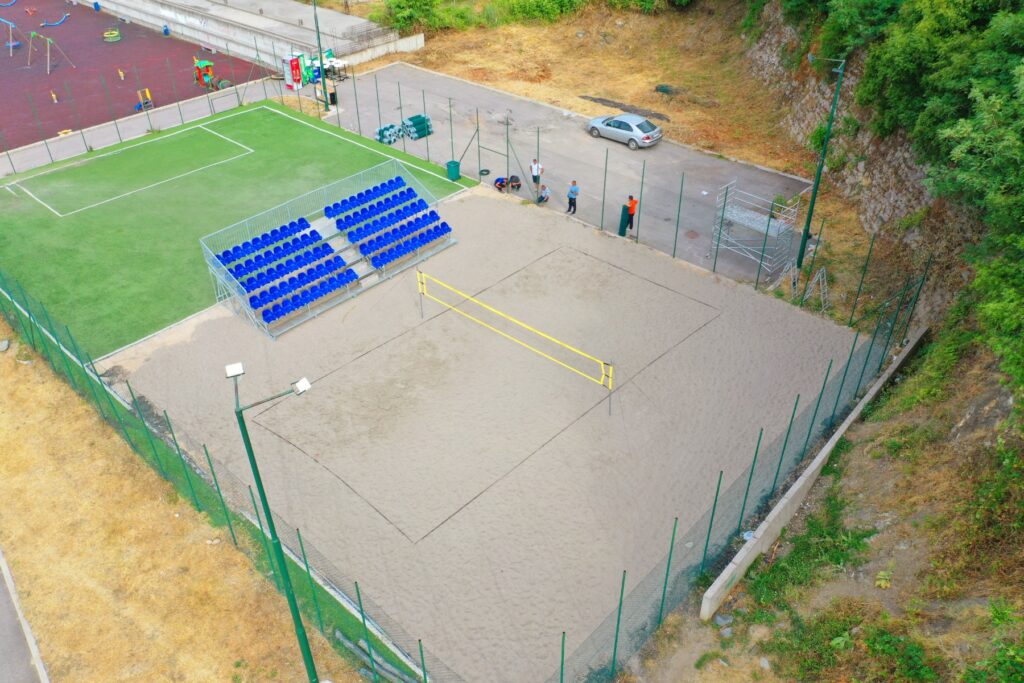 Postavljen privremeni teren za odbojku na pijesku