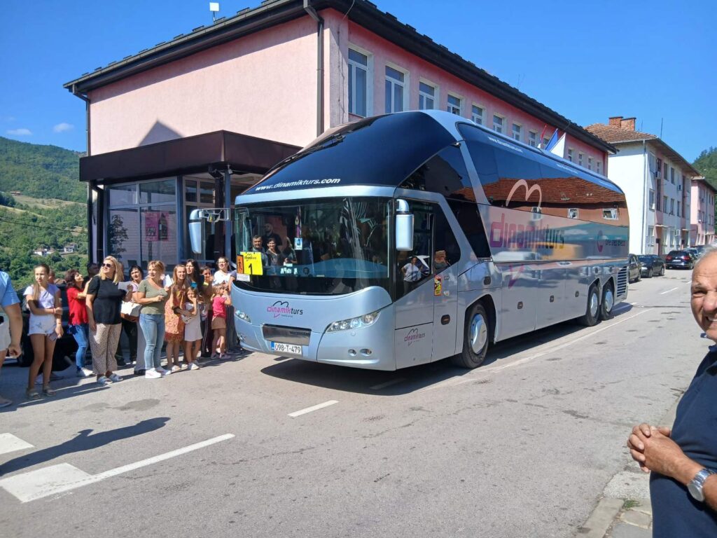 NA LjETOVANjE U CRNU GORU OTPUTOVALO 43 DJECE IZ RUDOG