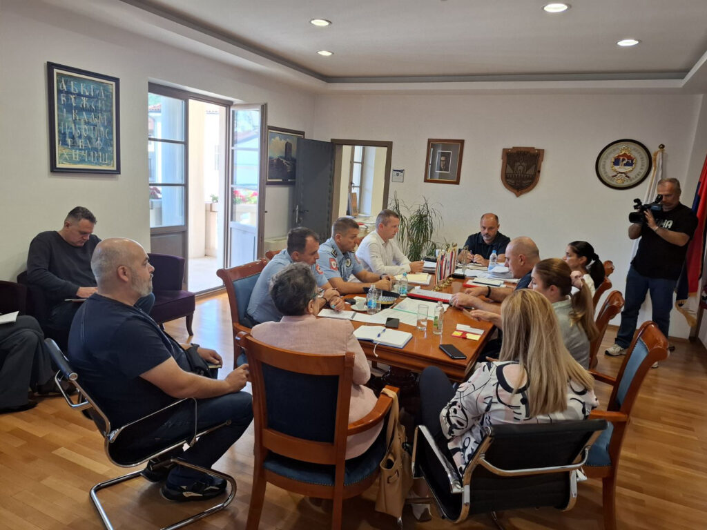 Obezbijeđeno prisustvo policije u terminima dolaska i odlaska učenika