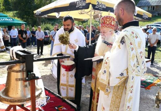 Mitropolit Hrizostom osveštao krstove i zvono u selu Granje