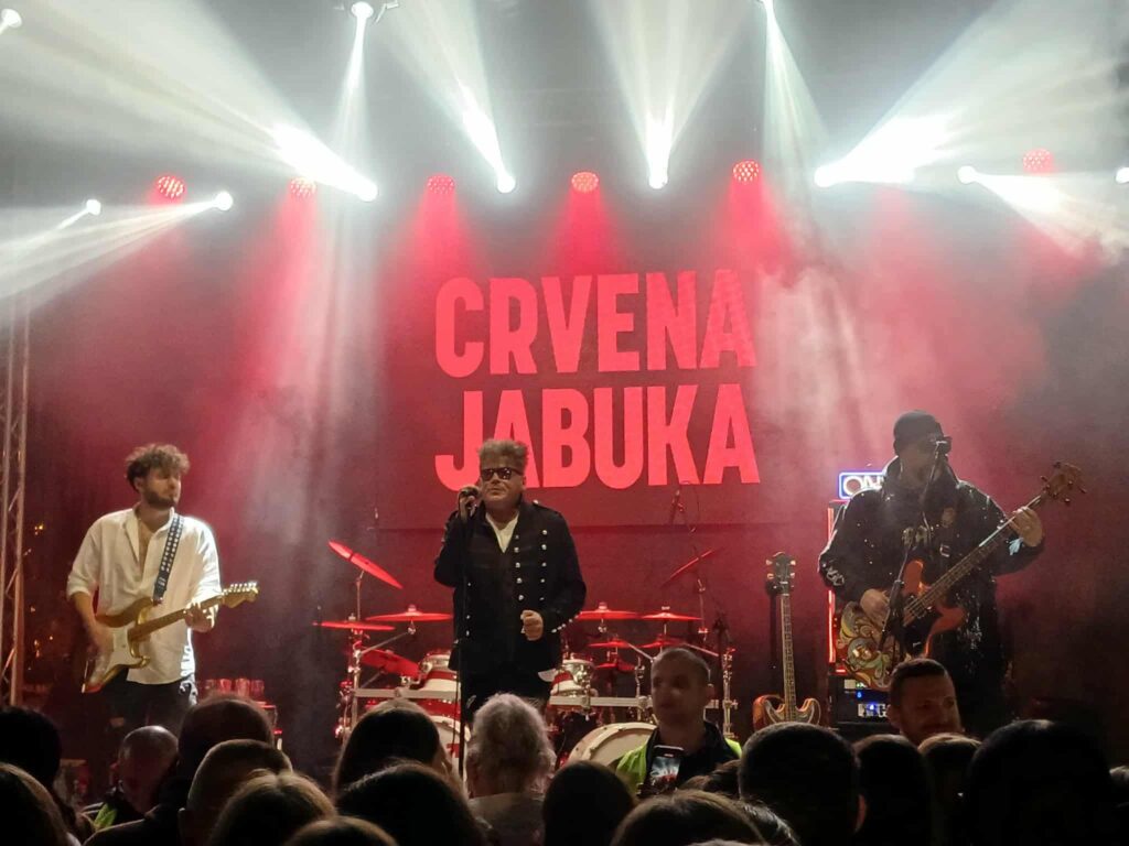 Održan koncert grupe „Crvena jabuka“
