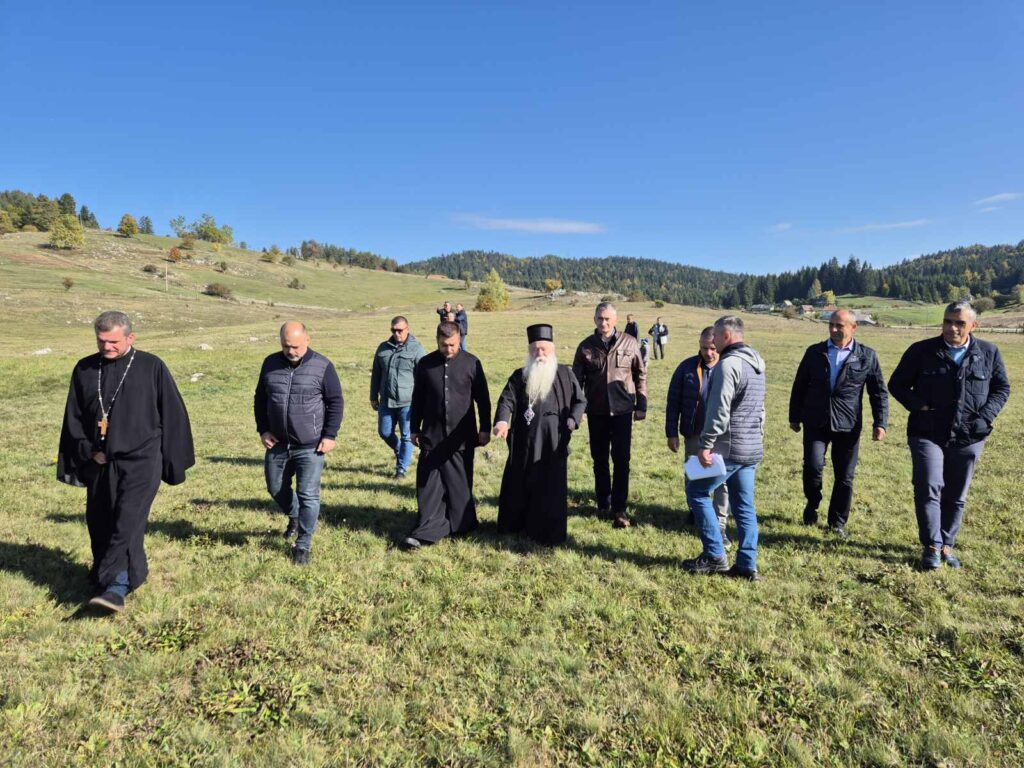 Mitropolit Hrizostom obišao mjesto izgradnje budućeg hrama na Sjemeću