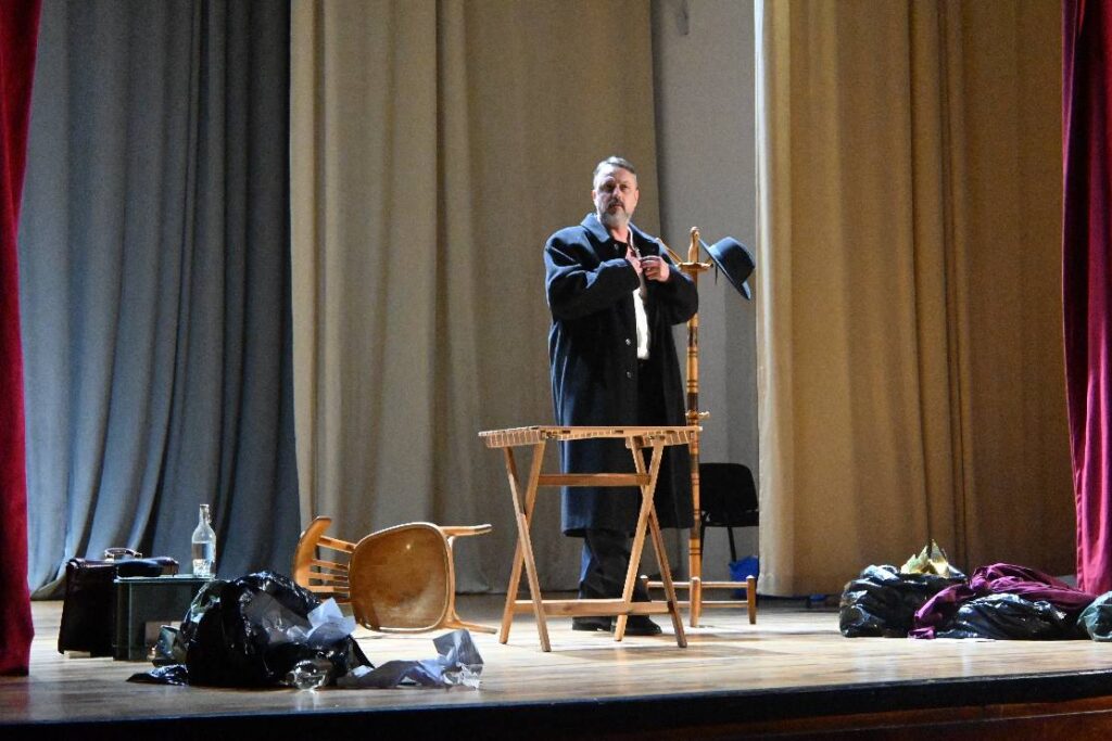 Vladan Popović izveo monodramu „Vatra i ništa“ u Rudom