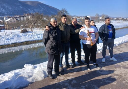 Plivanje za Časni krst u Rogatici [FOTO]